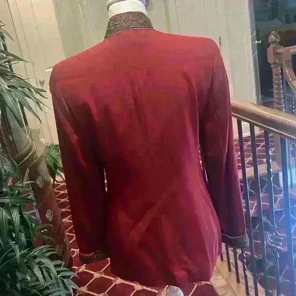 Louis Fe’raud ladies jacket. Size 8. Gorgeous detail on collar and sleeves. - Picture 3 of 11